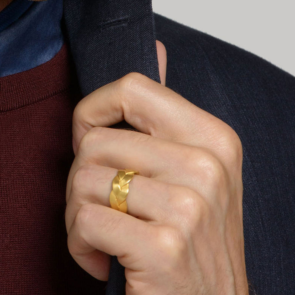 Ampio Plait Mens Ring Detail